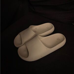 Wild Fable Cream Slide Sandals